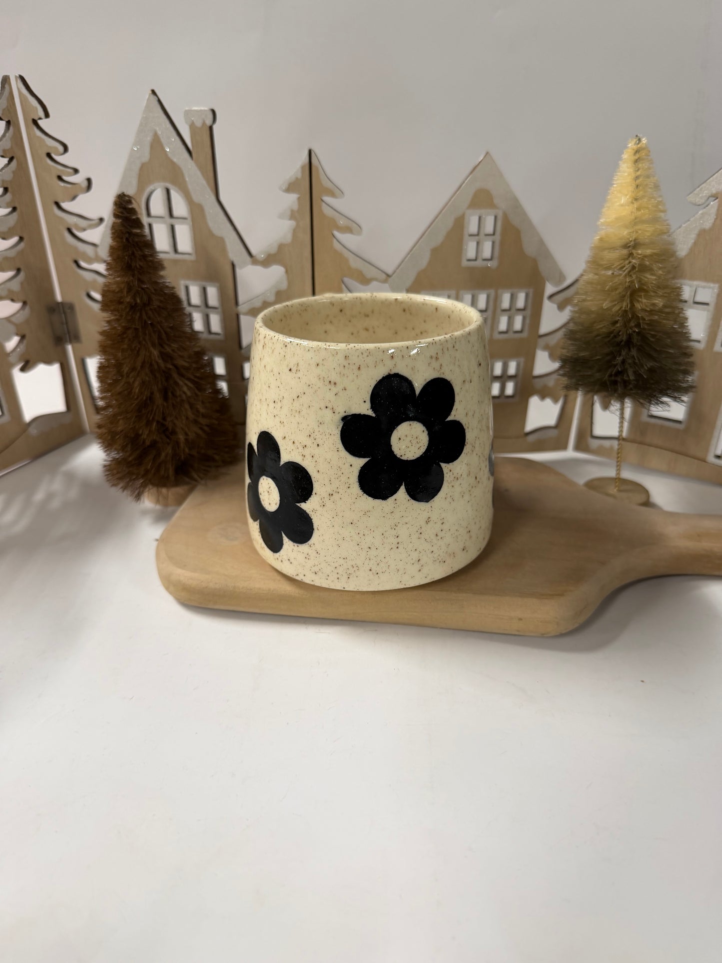 Black Dasiy Flower Mug
