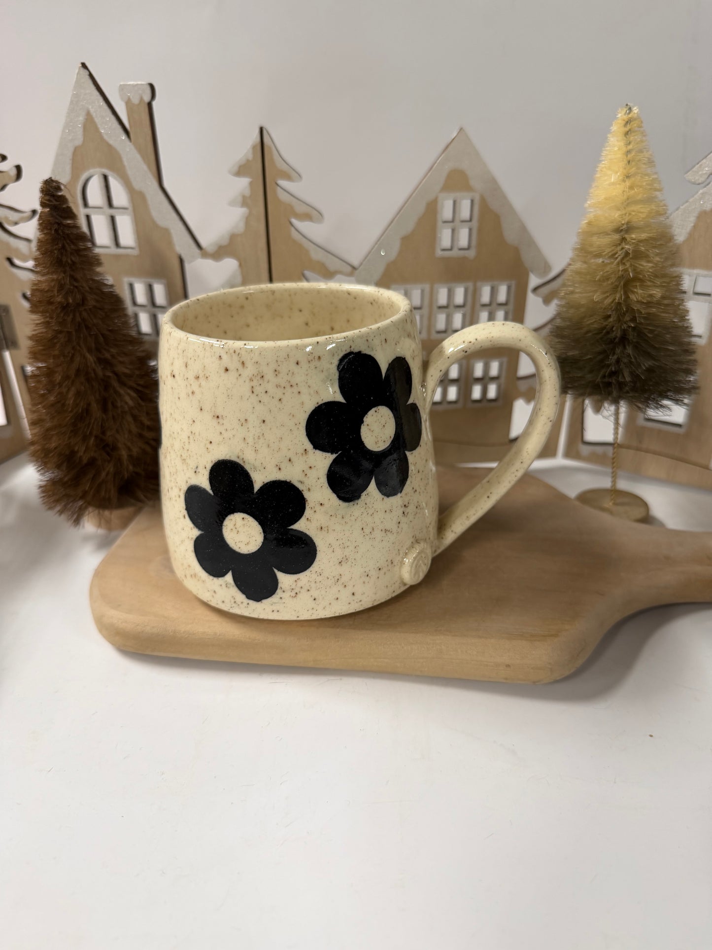 Black Dasiy Flower Mug