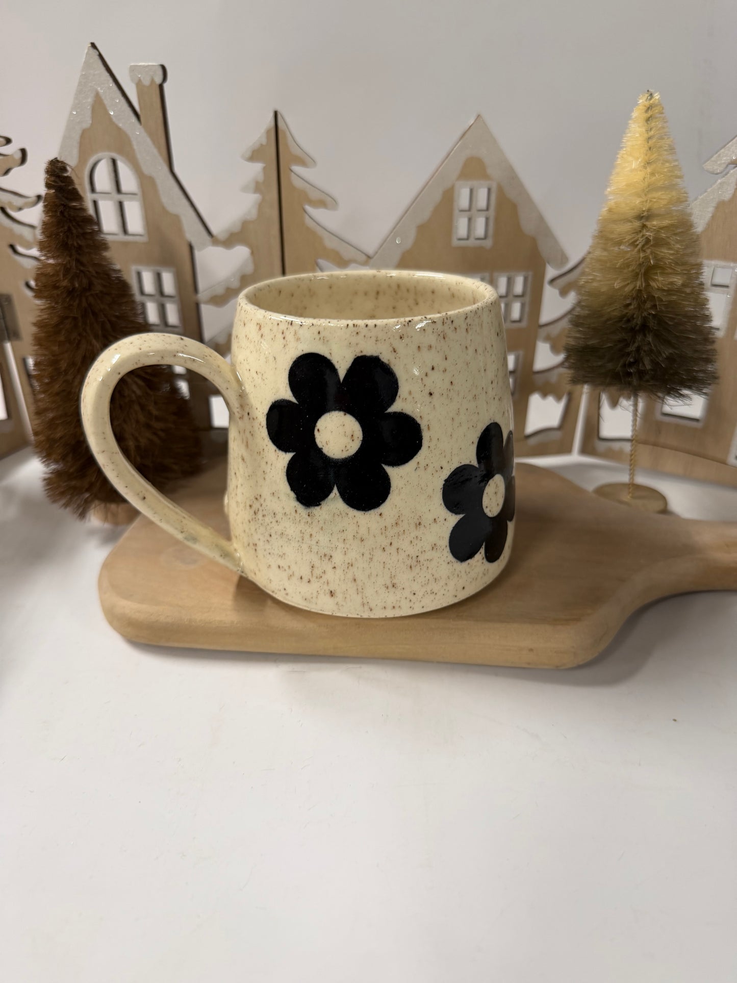 Black Dasiy Flower Mug